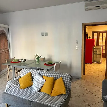 Cote Boulevard Apartment *